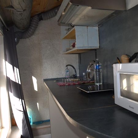 Insolite Studio -La Tour Des Templiers- Montfrin Bagian luar foto